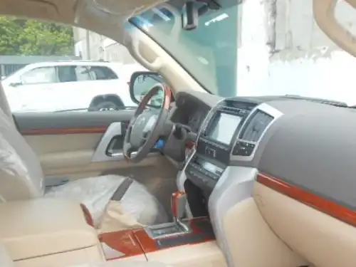 Toyota Land Cruiser VX 2015