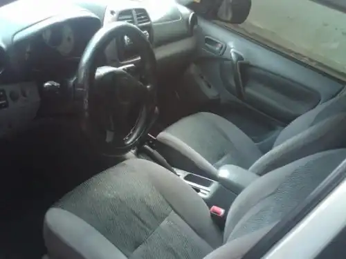 Toyota RAV4 2001 4x4 gris 