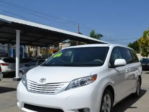 Toyota Sienna  2011