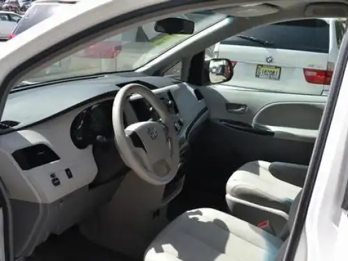 Toyota Sienna  2011