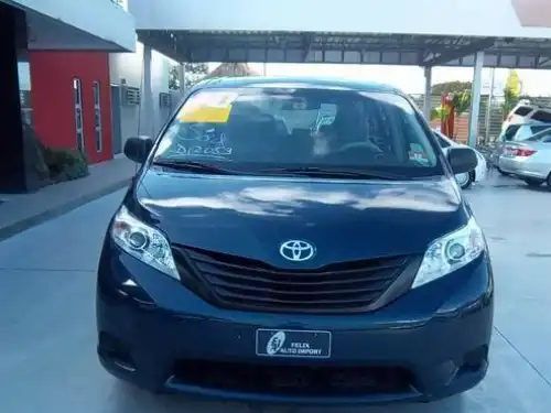 Toyota Sienna  2011