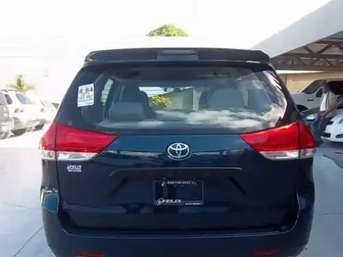 Toyota Sienna  2011
