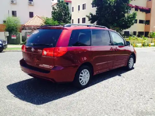 Toyota Sienna 2009 Rd650,000.00