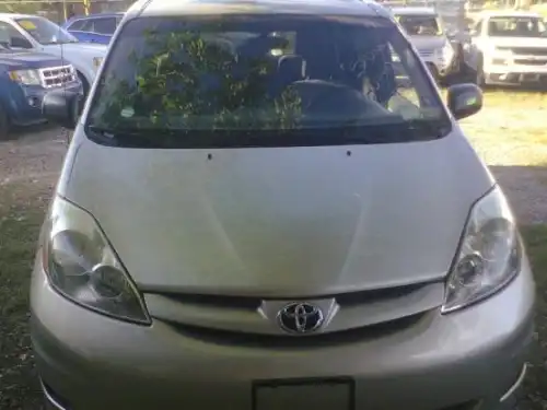 Toyota Sienna CE 2009
