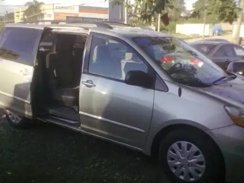 Toyota Sienna CE 2009