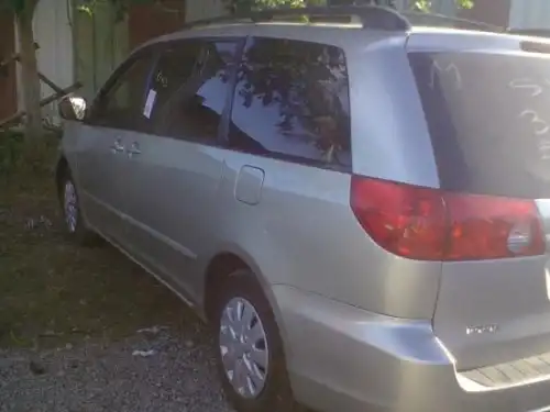 Toyota Sienna CE 2009
