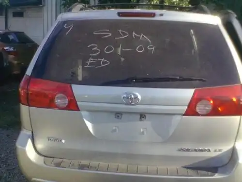 Toyota Sienna CE 2009