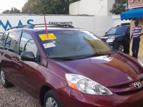 Toyota Sienna CE 2010