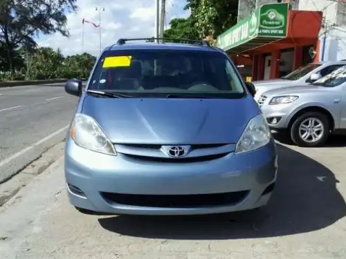 Toyota Sienna CE 2010
