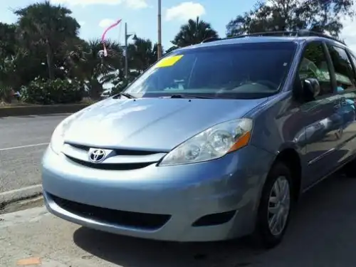 Toyota Sienna CE 2010