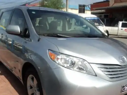 Toyota Sienna CE 2011