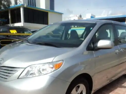 Toyota Sienna CE 2011