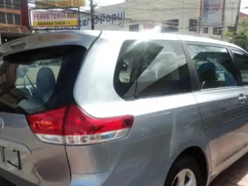 Toyota Sienna CE 2011