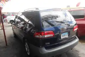Toyota Sienna LE 2001