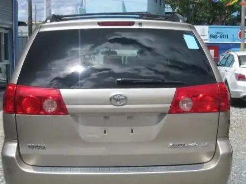 Toyota Sienna LE 2008