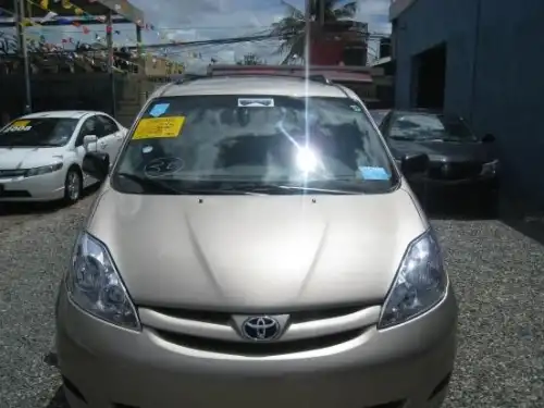 Toyota Sienna LE 2008