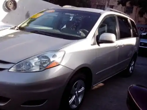 Toyota Sienna LE 2008