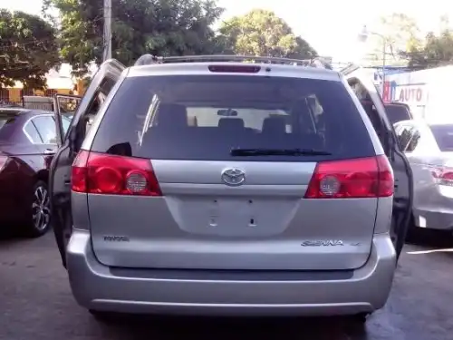 Toyota Sienna LE 2008