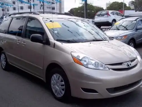 Toyota Sienna LE 2009