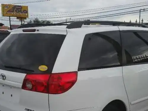 Toyota Sienna LE 2009