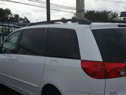 Toyota Sienna LE 2009
