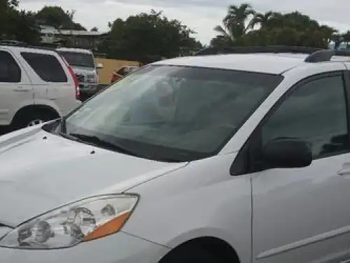 Toyota Sienna LE 2009