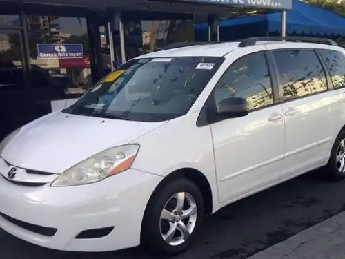 Toyota Sienna LE 2009