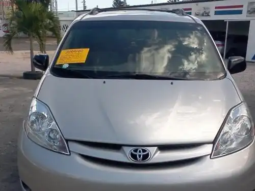Toyota Sienna LE 2009
