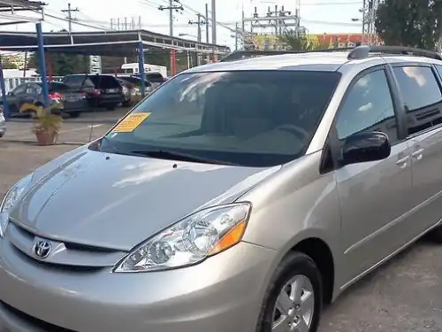 Toyota Sienna LE 2009