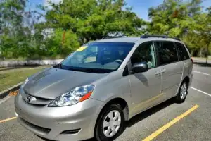 Toyota Sienna LE 2009