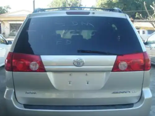 Toyota Sienna LE 2009