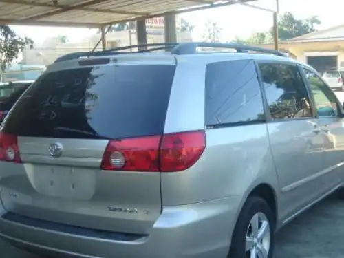 Toyota Sienna LE 2009
