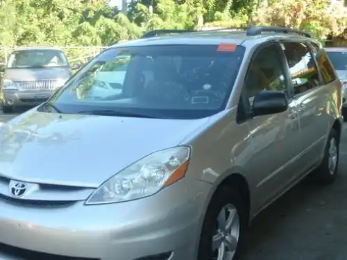Toyota Sienna LE 2009