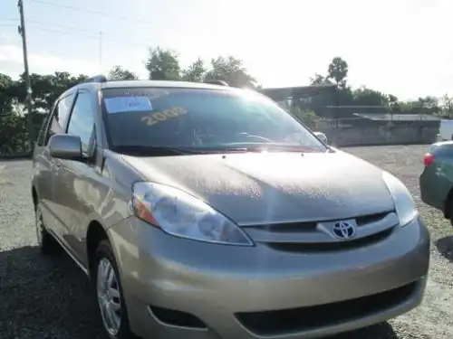 Toyota Sienna LE 2009