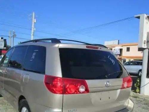 Toyota Sienna LE 2009