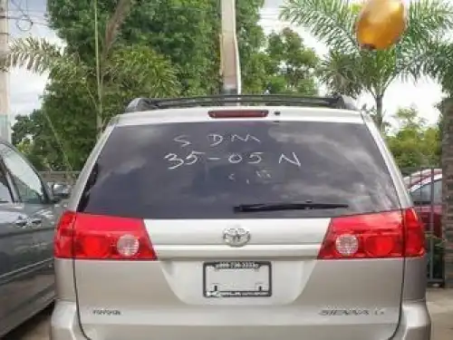 Toyota Sienna LE 2009