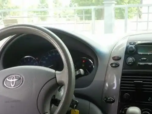 Toyota Sienna LE 2009