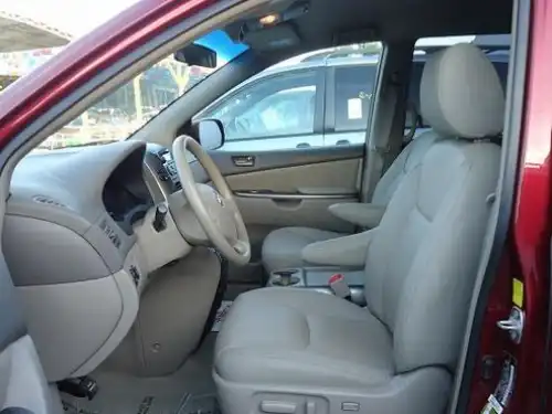 Toyota Sienna LE 2010