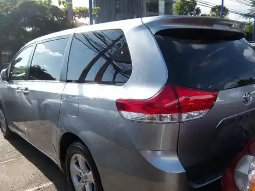 Toyota Sienna LE 2011