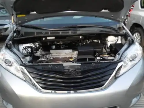 Toyota Sienna LE 2011