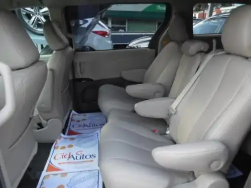 Toyota Sienna LE 2011
