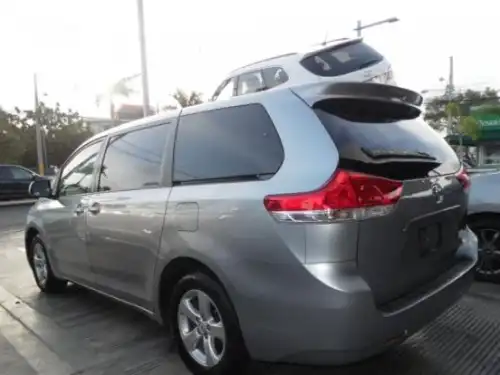 Toyota Sienna LE 2011