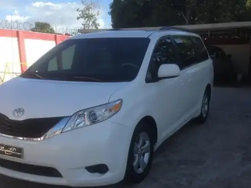 Toyota Sienna LE 2011