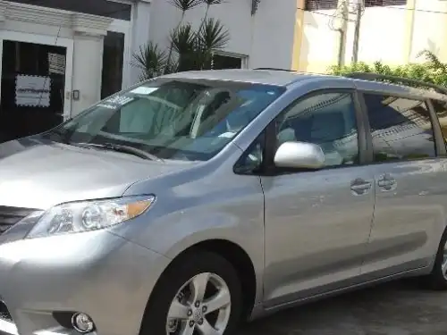 Toyota Sienna LE 2011