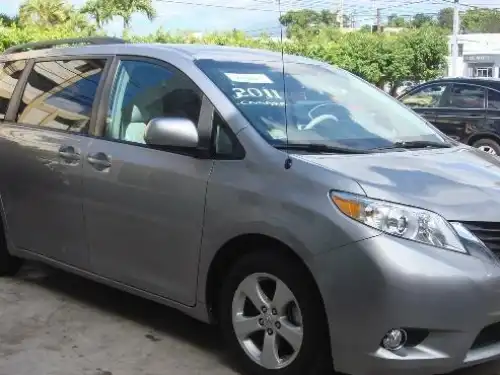 Toyota Sienna LE 2011