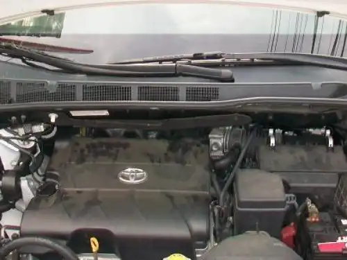 Toyota Sienna LE 2011