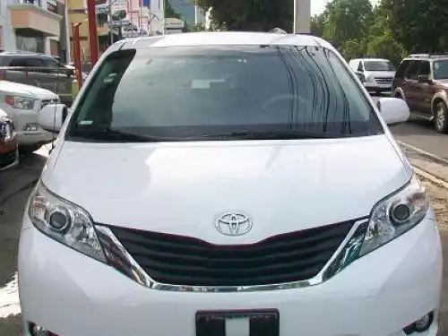 Toyota Sienna LE 2011