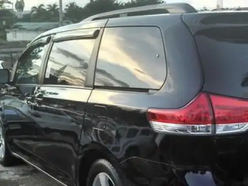 Toyota Sienna LE 2011