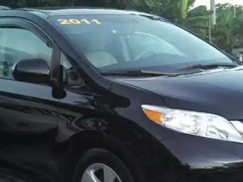 Toyota Sienna LE 2011