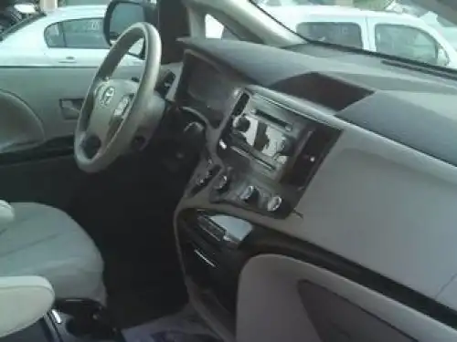Toyota Sienna LE 2011